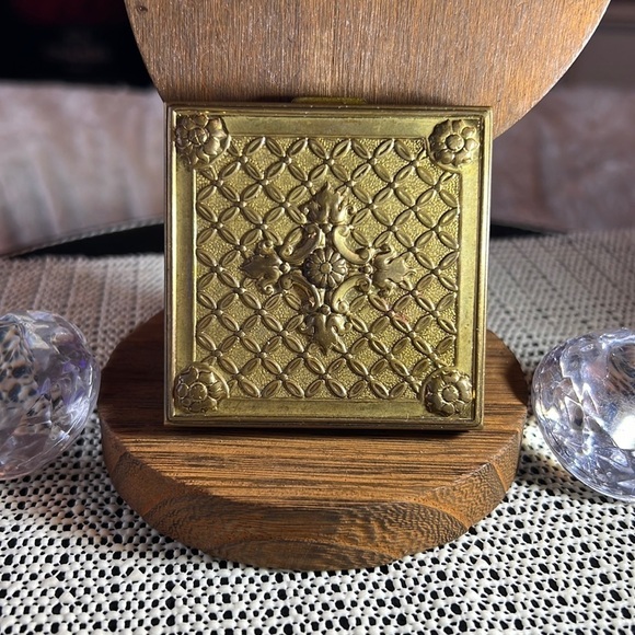 VINTAGE COLLECTORS ITEM VOLUPTE’ BRASS COMPACT WITH CROSS ON FRONT 2.5”x2.5” - Picture 1 of 6
